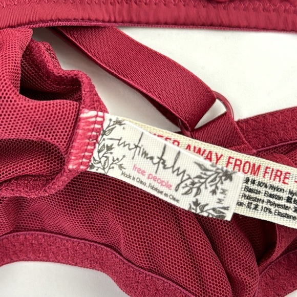 Intimately Free People Love Story Red Heart Wireless Bra - Picture 6 of 8